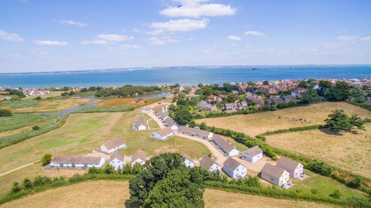 Seaview Holidays - Salterns Village Eksteriør billede